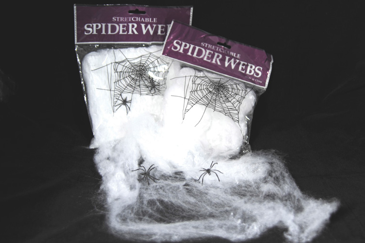 Sachet de 20 gr de toile d'araignée étirable + 2 araignées en plastique