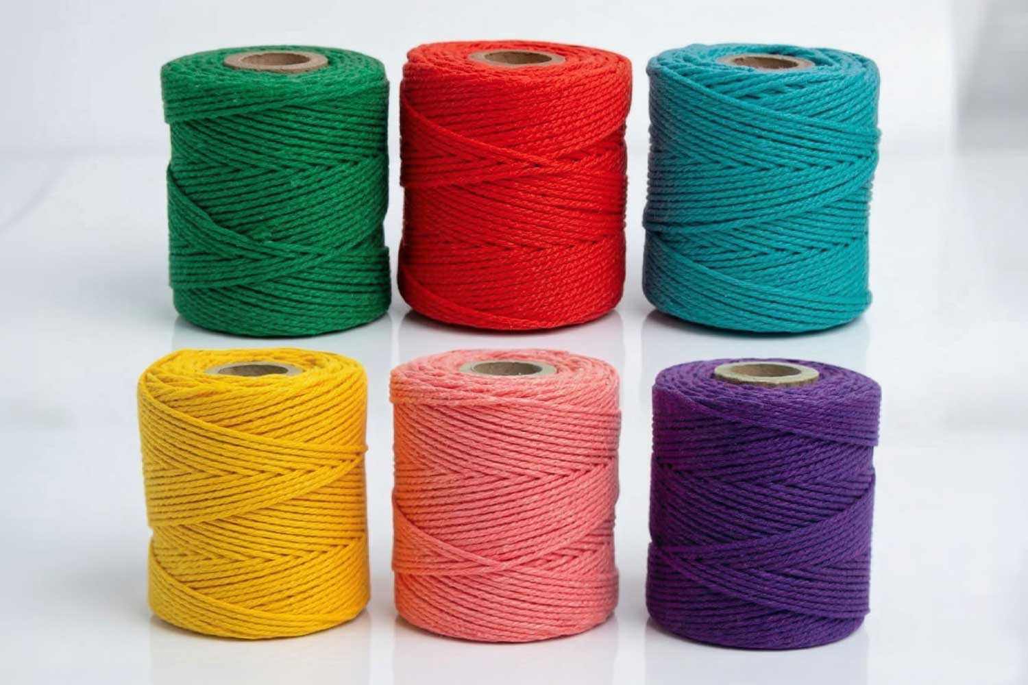 Fils 100% coton, bobines de 28 mètres - 6 couleurs