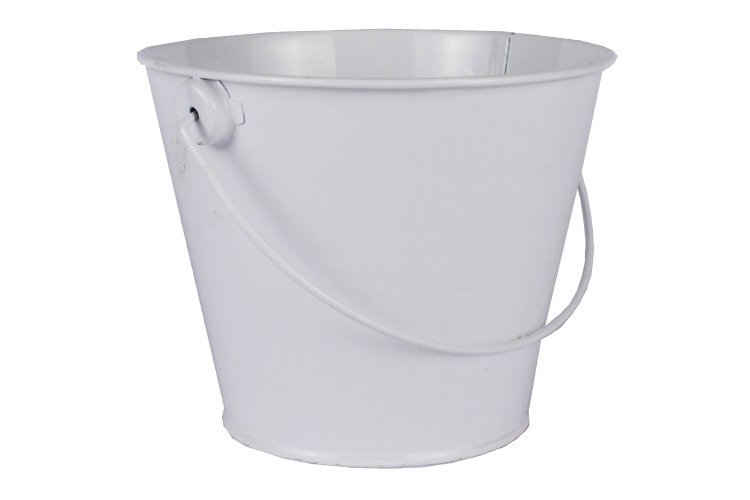 Grand seau en métal blanc