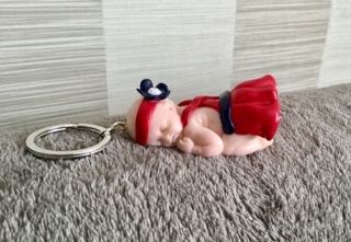 Porte Clé bébé fille robe rouge - Fimo, Cernit - 10doigts.fr