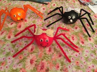 les mignonnes araignées de Ninon - Vernis collage papiers, serviettes - 10doigts.fr