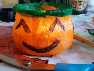 Création d'un petit pot de yaourt en verre en citrouille - Divers - 10doigts.fr