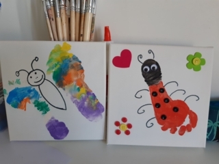 Réalisation de tableau avec les empreintes de pieds de ma fille - Peinture - 10doigts.fr