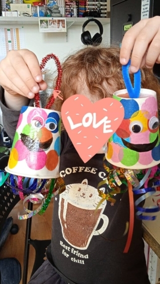 Création de pieuvre multicolore - Vernis collage papiers, serviettes - 10doigts.fr