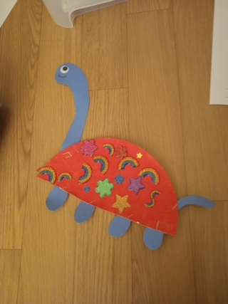Création d'un brachiosaures avec le copain de ma fille qui a 4 ans - Peinture - 10doigts.fr