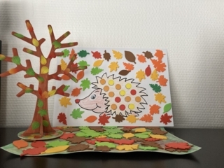 Arbre hérisson gommettes - Gommettes - 10doigts.fr