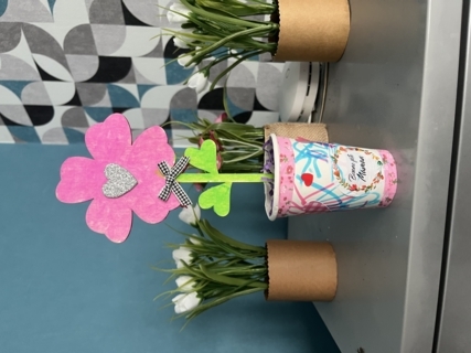 Une jolie fleur dans un pot - 10doigts.fr