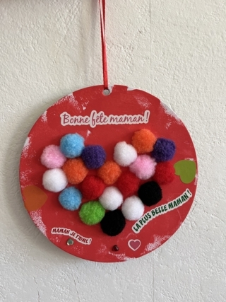 Coeur a pomponner fête des meres - 10doigts.fr