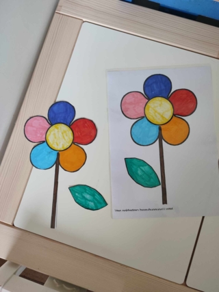 Une fleur "puzzle" - 10doigts.fr