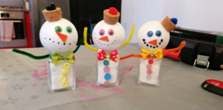 Bonhomme de neige avec un pot en verre - 10doigts.fr