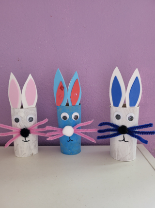 Lapin avec un rouleau de papier wc - 10doigts.fr