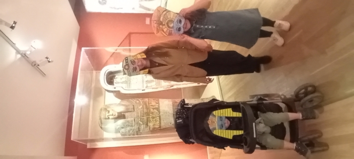 Au musée de Boulogne sur Mer avec les masques égyptiens - 10doigts.fr