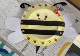 Abeille mignonne - 10doigts.fr