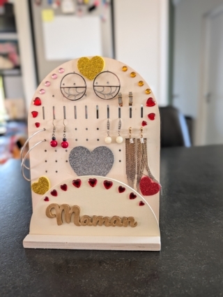 Support boucles d'oreilles en bois pour la fête des mères - 10doigts.fr