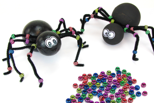 Araignée avec des boules de polystyrène - Tutos Halloween - 10doigts.fr