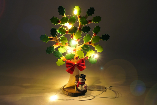 arbre de Noël lumineux DIY - Activités manuelles bricolages de Noël - 10doigts.fr - 2