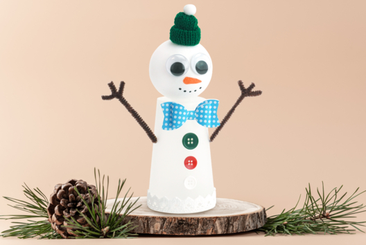 Bonhomme de neige lumineux avec un gobelet - Tutos Noël - 10doigts.fr