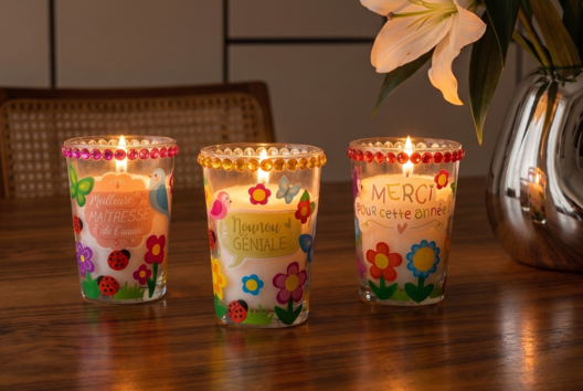 bougie DIY cadeau fin d'année scolaire - Activités manuelles cadeaux maitresses, maitres, ATSEM, AESH, nounous... - 10doigts.fr - 2