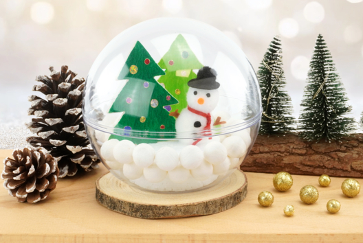 Globe de Noël enneigé - Activités manuelles Noël - 10doigts.fr