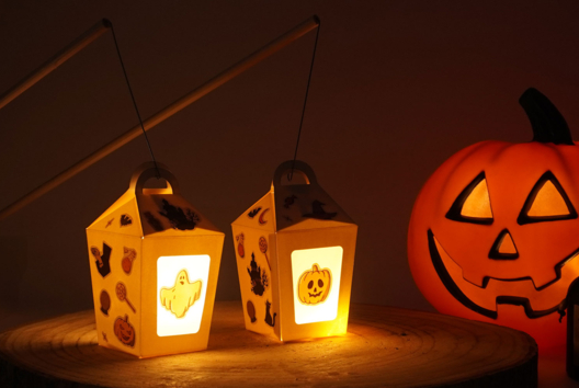Brciolage Halloween Lanterne Gommettes - Activités manuelles Halloween - 10doigts.fr - 2