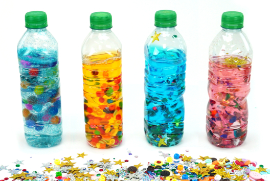 4 idées pour fabriquer une bouteille sensorielle - Montessori - 10doigts.fr