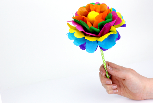 Faire une fleur en papier : méthode facile - Tutos Fête des Mères – 10doigts.fr - 2