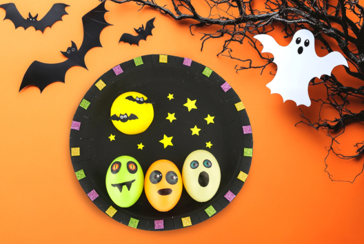 DIY assiette monstres Halloween enfants - Activités manuelles Halloween - 10doigts.fr