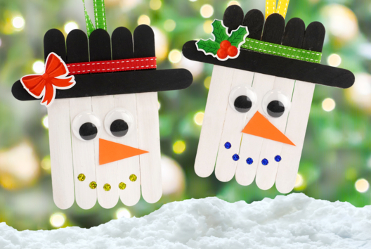 Bonhomme de neige avec des bâtons d'esquimaux - Bricolages de Noël – 10doigts.fr - 2