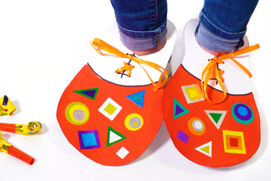 Fabriquer chaussure clown enfant papier - Activités manuelles Carnaval, Mardi gras - 10doigts.fr