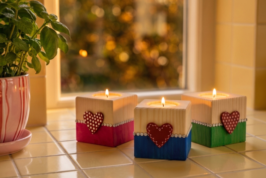 idée cadeau fête des mères enfants bougeoir coeur - Activités manuelles pour faire vos bougies et savons - 10doigts.fr - 2