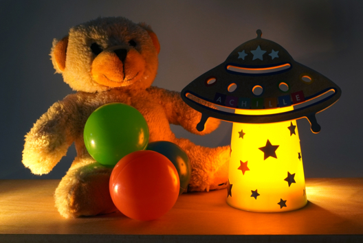 lampe veilleuse soucoupe volante enfants - Activités manuelles lumières - 10doigts.fr