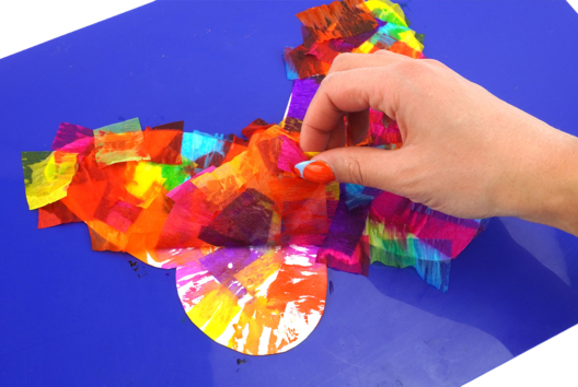 peinture papion crépon printemps - Activités manuelles Printemps - 10doigts.fr - 2