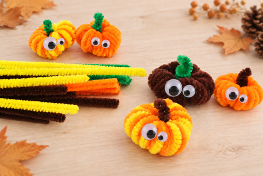 petites citrouilles en chenilles - Activités manuelles Halloween - 10doigts.fr - 2