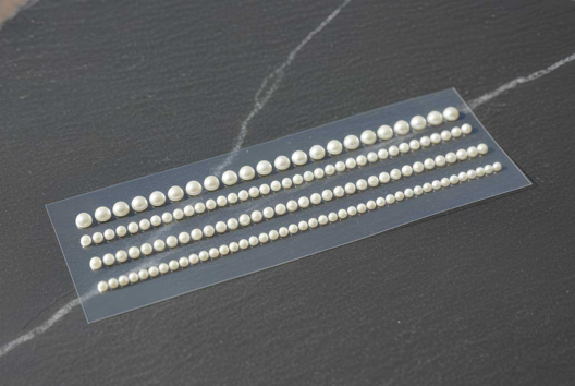 Strass autocollants - Paillettes et strass - 10doigts.fr