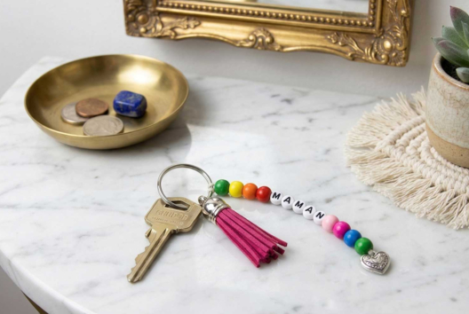Porte-clés maman - Activités manuelles fête des mères - 10doigts.fr