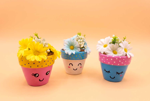 pot fleurs kawai - Activités manuelles peinture : des créations pour tous les âges et toutes les envies - 10doigts.fr - 2