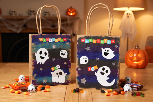 sac à bonbons fantômes Halloween - Activités manuelles Halloween - 10doigts.fr