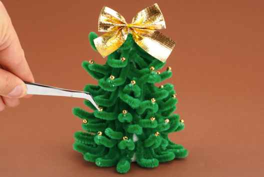 Sapin fil chenille tuto - Activités manuelles Noël - 10doigts.fr