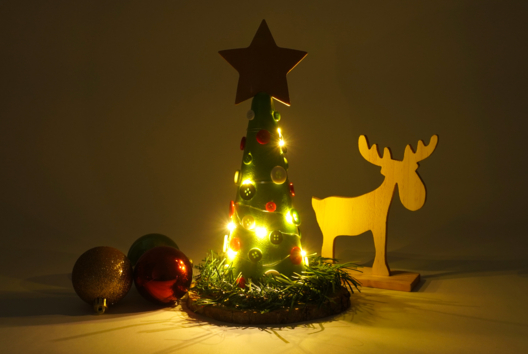 Sapin cône lumineux - Activités manuelles bricolages de Noël – 10doigts.fr - 2