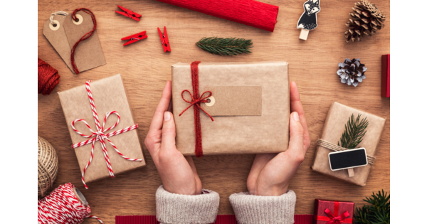 100 Pièces Etiquettes Cadeaux Étiquettes en Papier kraft de Noël Etiquette  d'arbre de Noël avec 2 rouleaux de 10 m de Ficelle de Jute pour Bricolage
