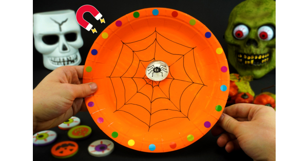 DIY - transformer un livre à sequins en cartes à toucher pour bébé - Une  araignée au plafond!