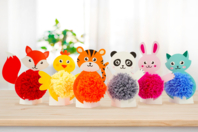 animaux pompons colorés - Kits Mercerie - 10doigts.fr