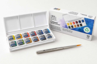 Boîte aquarelle Cotman, 12 demi-godets, pinceau de voyage, Winsor & Newton - Couleurs aquarelle - 10doigts.fr