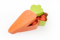 Boîte carotte en papier mâché - Supports Pâques - 10doigts.fr