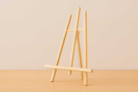 Chevalet de table en bois - 38 x 21 cm - Chevalets pour enfants et supports d’exposition - 10doigts.fr