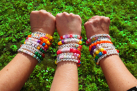 Kit 80 bracelets de l'amitié - 3800 perles - Kits bijoux - 10doigts.fr