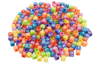 Perles cubiques alphabet colorées - 300 perles - Perles Alphabet - 10doigts.fr