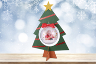 Sapin en bois et sa boule en plastique - Objets en bois Noël - 10doigts.fr