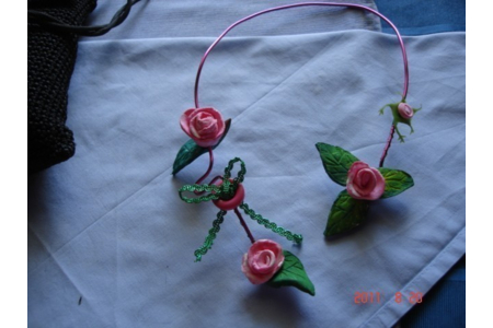 une petite branche de rosier - Perles, bracelets, colliers - 10doigts.fr