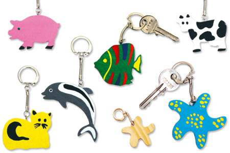 Set de 6 porte-clefs assortis en bois naturel à décorer - 10doigts.fr